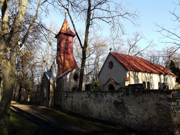 Zastavení u smutného kostelíka