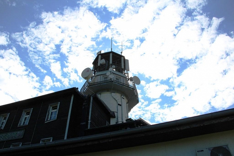 Plešivec Aussichtsturm in der Nähe von Abertam
