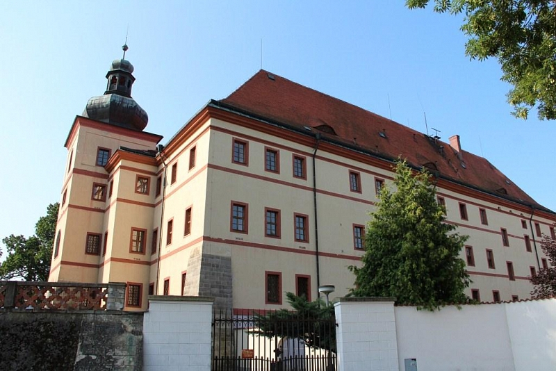 Lnáře (zámek)