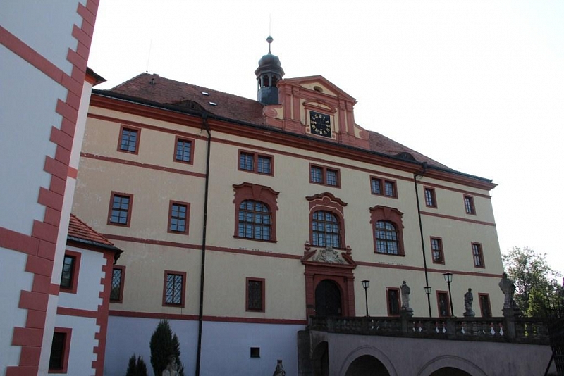 Lnáře (zámek)