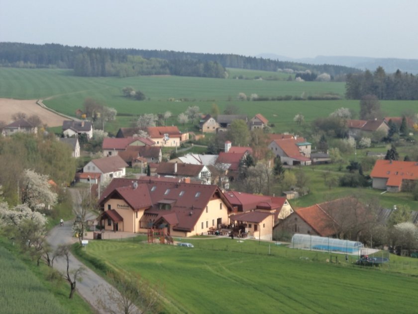 Byl pozdní večer, první máj aneb vzhůru na rozhlednu