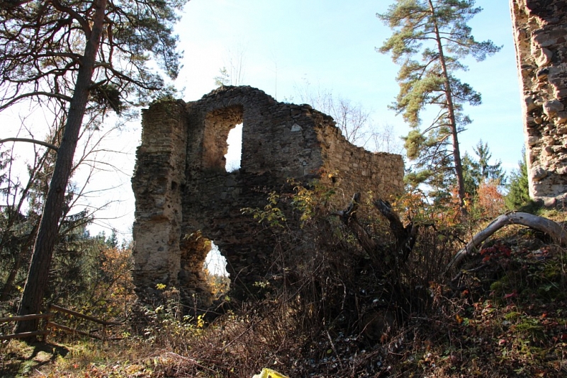 Louzek (ruin)