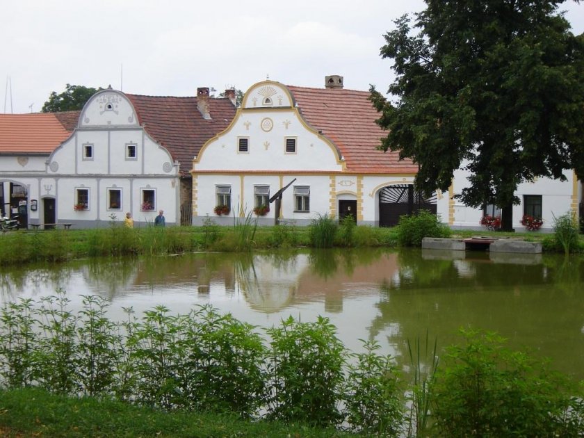 Do Holašovic za perlou lidové architektury