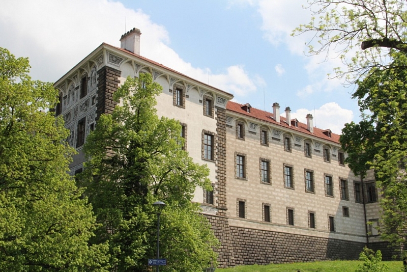 Nelahozeves  chateau