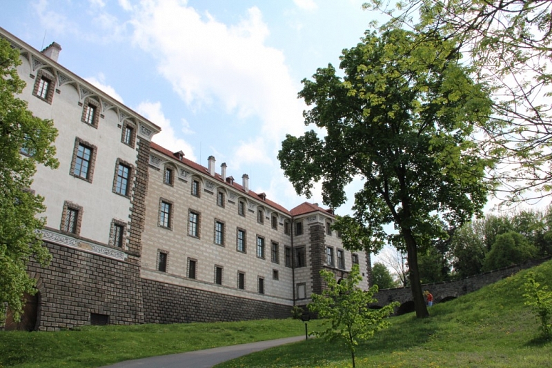 Nelahozeves  chateau