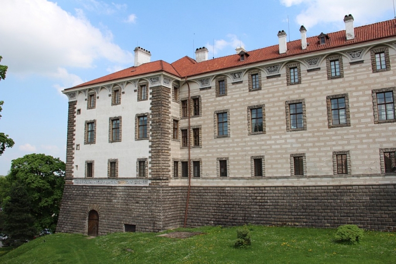 Nelahozeves  chateau