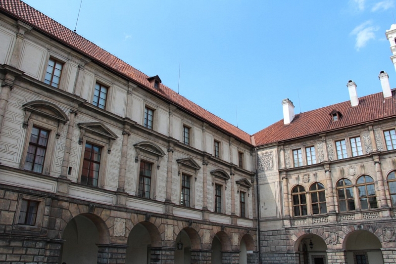 Nelahozeves  chateau