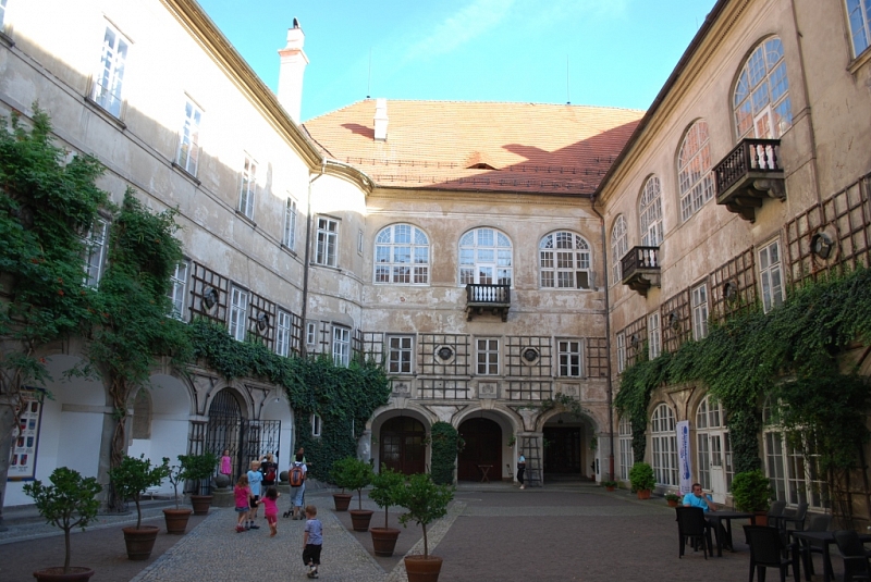 Nové Město n. Metují (zámek)