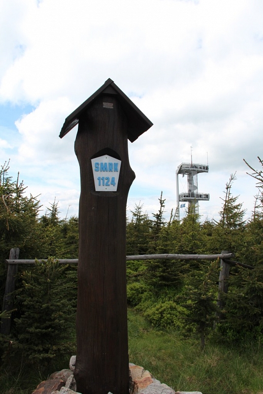Aussichtsturm auf Smrk in den Jizera-Bergen