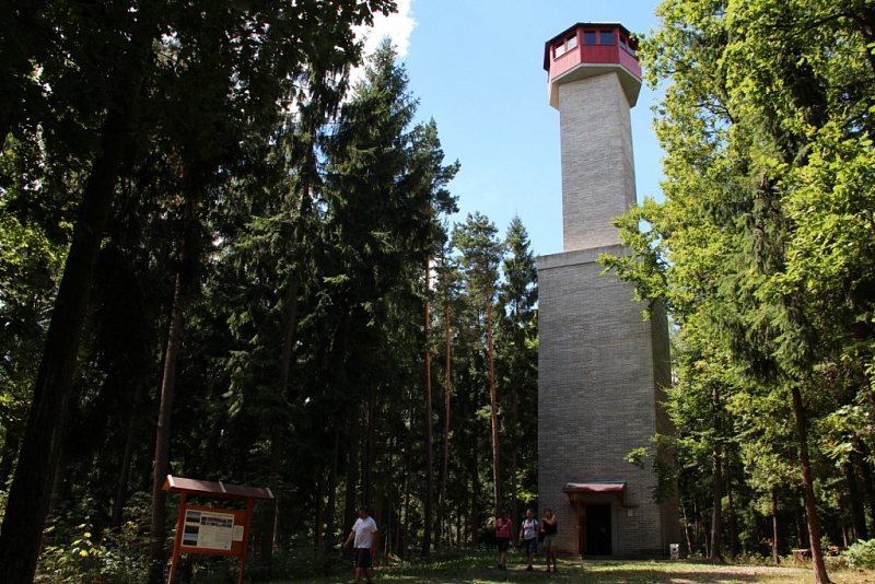 Aussichtsturm auf Chlum in der Nähe von Chanovice