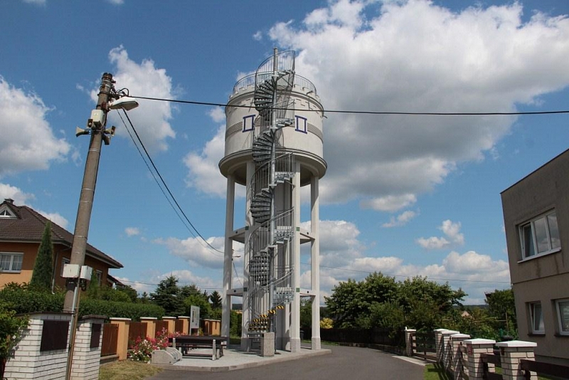 Aussichtsturm auf dem Wasserturm in der Heřmanov-Hütte