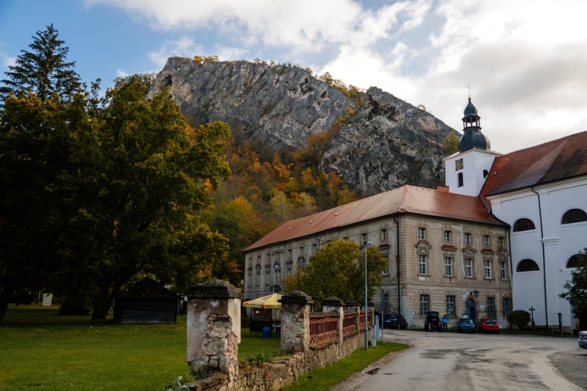 Svatý Jan pod Skalou