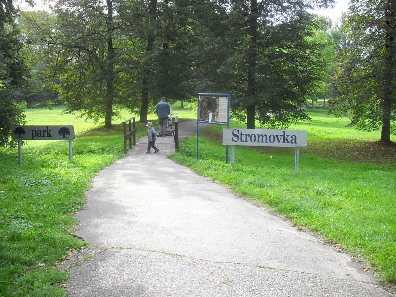With children on a trip to Stromovka in České Budějovice