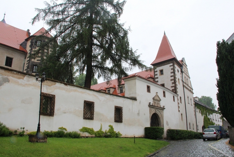 State chateau Benesov nad Ploucnici