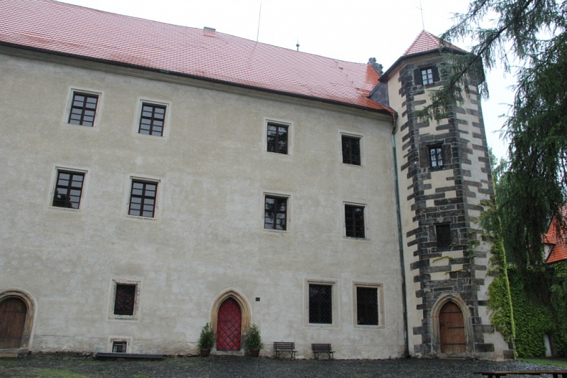 State chateau Benesov nad Ploucnici