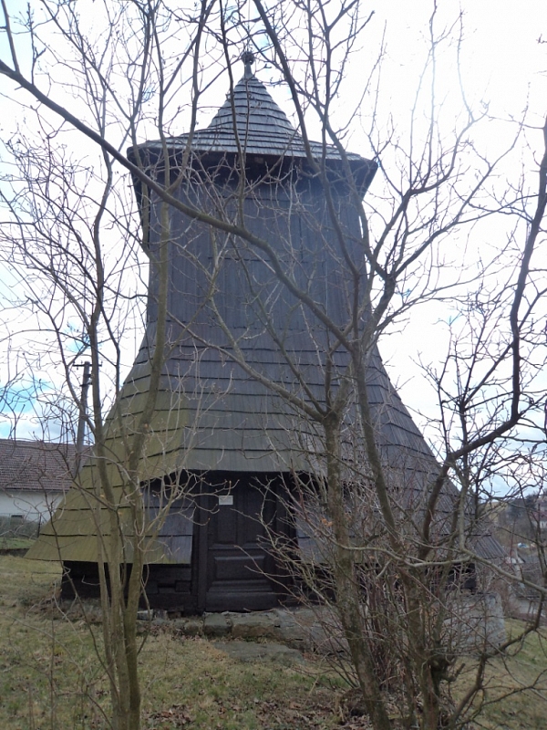 Boušín in Náchod region - church and well
