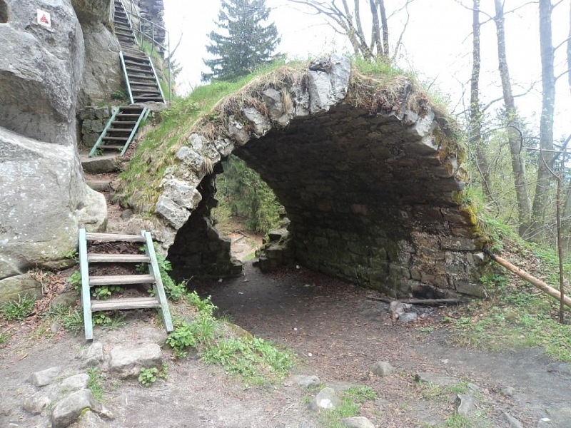 Skály (hrad a zámek)