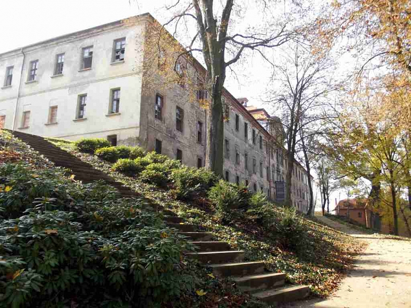 Buštěhrad - eine kleine Stadt im Schatten von Kladno
