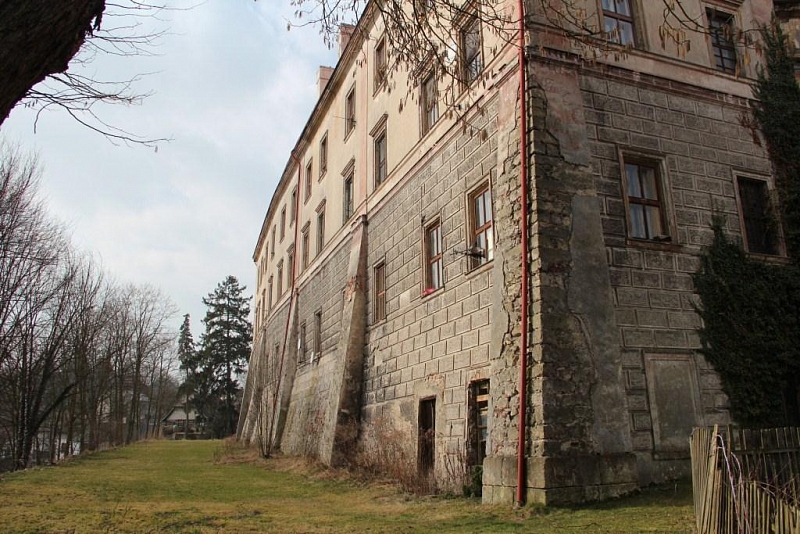 Bělá pod Bezdězem (zámek)