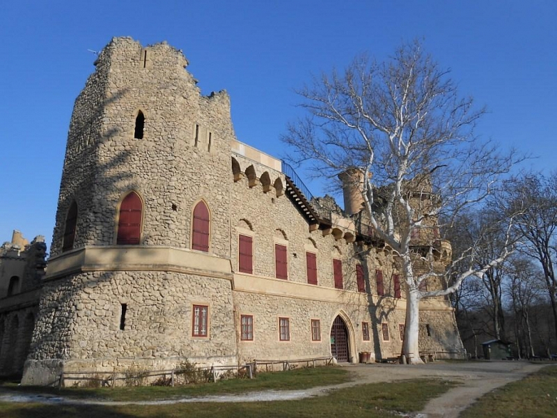 Janův Hrad (umělá zřícenina)