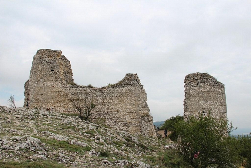Die Ruinen der Burg Sirotčí Hrádek
