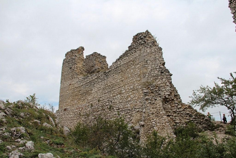 Die Ruinen der Burg Sirotčí Hrádek