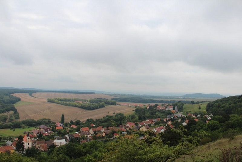 Die Ruinen der Burg Sirotčí Hrádek