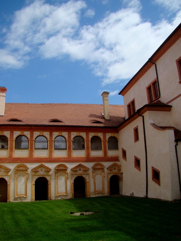 Nový Hrad chateau