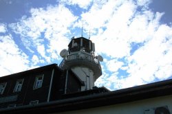 Plešivec Aussichtsturm in der Nähe von Abertam