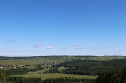Plešivec Aussichtsturm in der Nähe von Abertam