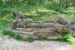 Kašna s motivy biblických zvířat