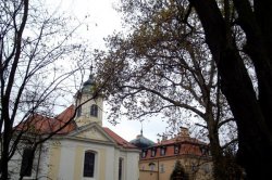 Budovy v areálu Lánského zámku