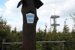 Aussichtsturm auf Smrk in den Jizera-Bergen