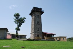 Aussichtsturm in Čerchov bei Domažlice