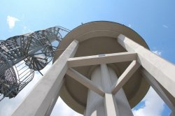 Aussichtsturm auf dem Wasserturm in der Heřmanov-Hütte