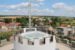 Aussichtsturm auf dem Wasserturm in der Heřmanov-Hütte