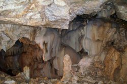 Höhle an der Grenze
