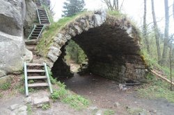 Skály (hrad a zámek)