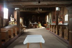 Kirche Johannes des Täufers mit Glockenturm in Slavoňov