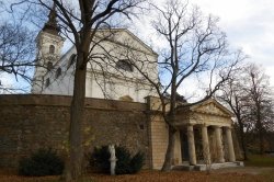 Kostel Narození Panny Marie a klášter - Vranov u Brna
